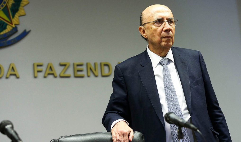 Os dez senadores do PT decidiram não ir ao jantar que será realizado na noite desta terça (28), pelo presidente do Senado, Renan Calheiros para o ministro da Fazenda, Henrique Meirelles; "Não vamos ao jantar porque não reconhecemos o governo interino como legítimo", afirmou o senador Lindbergh Farias (PT-RJ), oficializado nesta terça como líder da oposição no Senado (Foto: Valter Lima) Os dez senadores do PT decidiram não ir ao jantar que será realizado na noite desta terça (28), pelo presidente do Senado, Renan Calheiros para o ministro da Fazenda, Henrique Meirelles; "Não vamos ao jantar porque não reconhecemos o governo interino como legítimo", afirmou o senador Lindbergh Farias (PT-RJ), oficializado nesta terça como líder da oposição no Senado