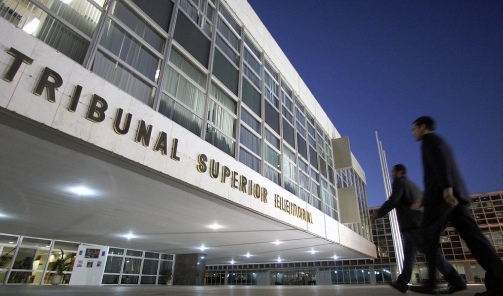 Para o cargo de prefeito, o município que tem o maior limite de gasto de campanha é São Paulo, onde, no primeiro turno, os candidatos a prefeito poderão gastar pouco mais de R$ 45 milhões; no segundo turno, o valor cai para pouco mais de R$ 13 milhões; em 3.794 municípios os gastos estão limitados a até R$ 108 mil (Foto: Paulo Emílio) Para o cargo de prefeito, o município que tem o maior limite de gasto de campanha é São Paulo, onde, no primeiro turno, os candidatos a prefeito poderão gastar pouco mais de R$ 45 milhões; no segundo turno, o valor cai para pouco mais de R$ 13 milhões; em 3.794 municípios os gastos estão limitados a até R$ 108 mil