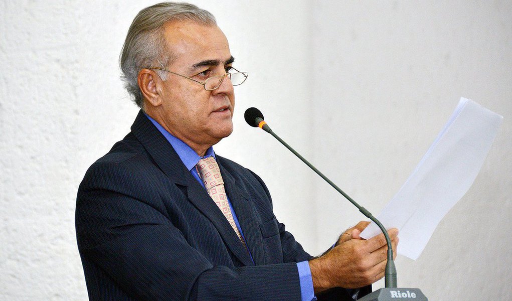 O deputado estadual Paulo Mourão (PT) apresentou requerimento solicitando ao presidente da Casa, deputado Osires Damaso, que envie expediente, em regime de urgência, ao secretário de Infraestrutura do Estado do Tocantins, Sérgio Leão, pedindo celeridade na conclusão da ponte sobre o rio Tocantins, na TO-070, que liga o município de Porto Nacional a Fátima; “Reconheço o empenho dele, mas gostaria de pedir celeridade na conclusão dessa obra”, destacou (Foto: Leonardo Lucena) O deputado estadual Paulo Mourão (PT) apresentou requerimento solicitando ao presidente da Casa, deputado Osires Damaso, que envie expediente, em regime de urgência, ao secretário de Infraestrutura do Estado do Tocantins, Sérgio Leão, pedindo celeridade na conclusão da ponte sobre o rio Tocantins, na TO-070, que liga o município de Porto Nacional a Fátima; “Reconheço o empenho dele, mas gostaria de pedir celeridade na conclusão dessa obra”, destacou