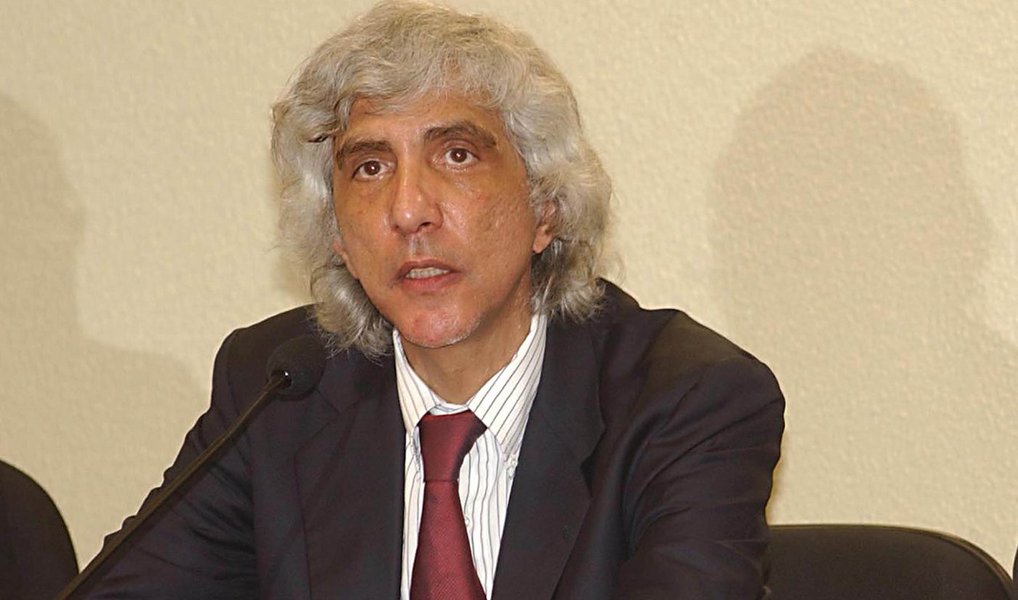 OSuperior Tribunal de Justiça expediu uma ordem de prisão contra o ex-juiz João Carlos da Rocha Mattos; medida atende a pedido do Ministério Público Federal para que o cumprimento da condenação de crime de lavagem de dinheiro pudesse começar imediatamente; ex-magistrado não foi encontrado pela Polícia Federal e há suspeitas de que ele tenha fugido (Foto: Aquiles Lins) OSuperior Tribunal de Justiça expediu uma ordem de prisão contra o ex-juiz João Carlos da Rocha Mattos; medida atende a pedido do Ministério Público Federal para que o cumprimento da condenação de crime de lavagem de dinheiro pudesse começar imediatamente; ex-magistrado não foi encontrado pela Polícia Federal e há suspeitas de que ele tenha fugido
