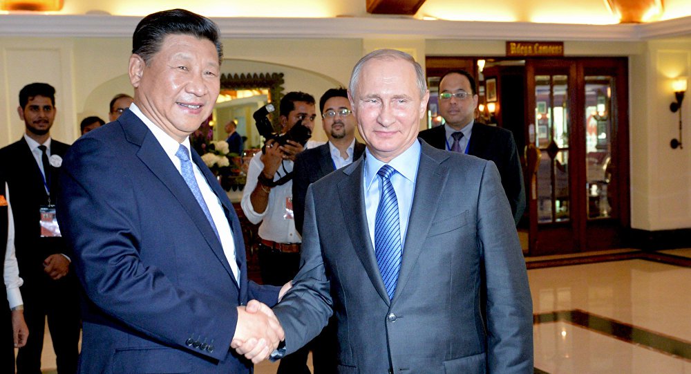 Em meio a crescentes tensões internacionais, os presidentes da Rússia e da China, Vladimir Putin e Xi Jinping, discutiram neste sábado (15), às margens da Cúpula dos BRICS em Goa, a possibilidade de resolução da crise na Síria e a adoção de uma posição conjunta sobre o terrorismo (Foto: Leonardo Attuch) Em meio a crescentes tensões internacionais, os presidentes da Rússia e da China, Vladimir Putin e Xi Jinping, discutiram neste sábado (15), às margens da Cúpula dos BRICS em Goa, a possibilidade de resolução da crise na Síria e a adoção de uma posição conjunta sobre o terrorismo