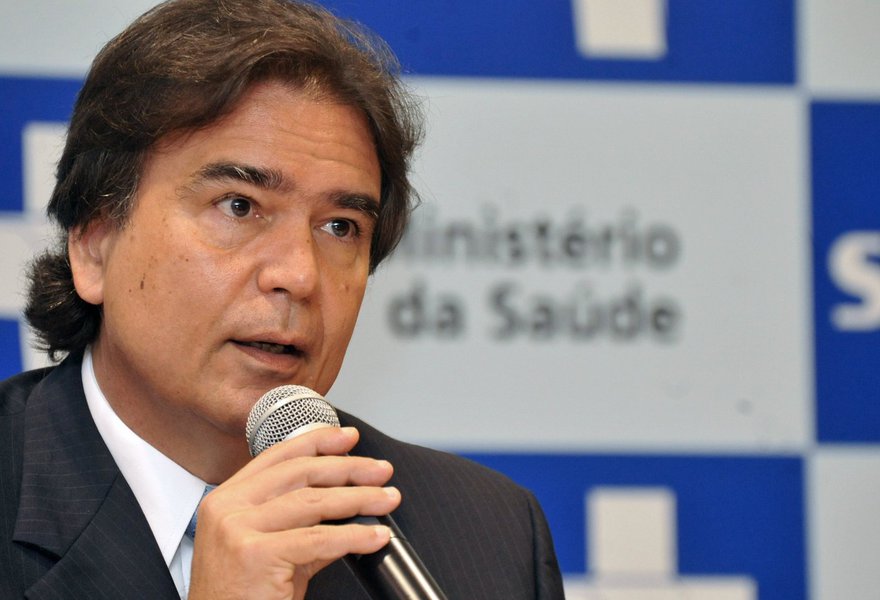 Quem afirma é o ex-ministro da Saúde, José Gomes Temporão; “Estamos falando de fechamento de leitos hospitalares, de encerramento de serviços de saúde, de demissões de profissionais, de redução do acesso, de aumento da demora no atendimento”, afirma; segundo ele, o caminho seria rever a injusta estrutura tributária do País, cobrando mais impostos dos mais ricos (Foto: Leonardo Attuch) Quem afirma é o ex-ministro da Saúde, José Gomes Temporão; “Estamos falando de fechamento de leitos hospitalares, de encerramento de serviços de saúde, de demissões de profissionais, de redução do acesso, de aumento da demora no atendimento”, afirma; segundo ele, o caminho seria rever a injusta estrutura tributária do País, cobrando mais impostos dos mais ricos