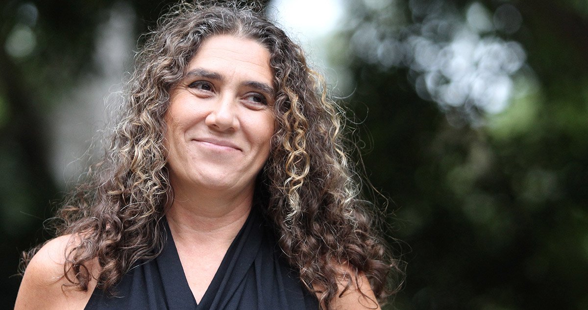 Festival de Cinema Latino-americano de São Paulo tem como destaque a produção feminina cinematográfica regional e homenageia a cineasta paulista Anna Muylaert, que dirigiu o recente sucesso Que Horas ela Volta; serão exibidos 23 títulos da diretora e roteirista, inclusive trabalhos do início de sua carreira, que são de rara circulação; além disso, o curador e criador do festival, João Batista de Andrade, conta que a proposta do evento é abrir as portas para novidade; "O festival tem uma série de novidades: tem uma mostra muito grande do cinema mexicano – comédias e dramas mexicanos; tem uma mostra muito grande do cinema contemporâneo latino-americano e tem uma coisa especial que são as mulheres que estão passando por trás da câmera", destaca (Foto: Paulo Emílio) Festival de Cinema Latino-americano de São Paulo tem como destaque a produção feminina cinematográfica regional e homenageia a cineasta paulista Anna Muylaert, que dirigiu o recente sucesso Que Horas ela Volta; serão exibidos 23 títulos da diretora e roteirista, inclusive trabalhos do início de sua carreira, que são de rara circulação; além disso, o curador e criador do festival, João Batista de Andrade, conta que a proposta do evento é abrir as portas para novidade; "O festival tem uma série de novidades: tem uma mostra muito grande do cinema mexicano – comédias e dramas mexicanos; tem uma mostra muito grande do cinema contemporâneo latino-americano e tem uma coisa especial que são as mulheres que estão passando por trás da câmera", destaca