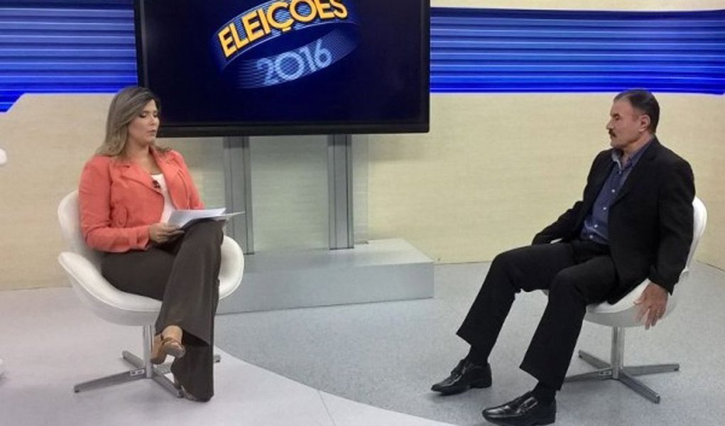 Ex-prefeito de Maceió por duas legislaturas, o candidato pelo PMDB à prefeitura de Maceió, Cícero Almeida, afirmou, em entrevista à TV Gazeta, da Rede Globo, que a parceria com os governos estadual e federal o credenciará a administrar a cidade com tranquilidade pelos próximos quatro anos; ele aposta na vantagem de ser do mesmo partido que o governador e o presidente da República (Foto: Voney Malta) Ex-prefeito de Maceió por duas legislaturas, o candidato pelo PMDB à prefeitura de Maceió, Cícero Almeida, afirmou, em entrevista à TV Gazeta, da Rede Globo, que a parceria com os governos estadual e federal o credenciará a administrar a cidade com tranquilidade pelos próximos quatro anos; ele aposta na vantagem de ser do mesmo partido que o governador e o presidente da República