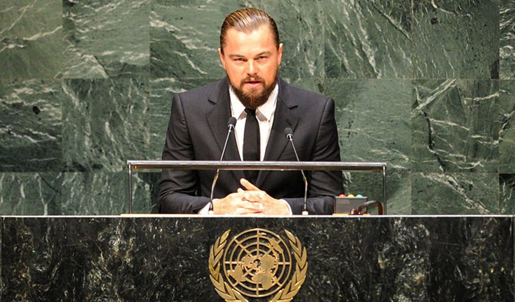 Fundo ambientalista suíço Bruno Manser Fund exigiu em uma conferência de imprensa em Londres que o ator Leonardo DiCaprio abandone o seu cargo de Mensageiro de Paz das Nações Unidas para as Mudanças Climáticas por acusações de corrupção; segundo a revista Hollywood Reporter, DiCaprio e sua organização de caridade teria recebido milhões de dólares da 1MDB, empresa malaia que financiou o filme "O Lobo de Wall Street", estrelado por ele; investigada pelo Departamento de Justiça dos EUA, a 1MDB é acusada de contribuir para o desmatamento na Malásia (Foto: Aquiles Lins) Fundo ambientalista suíço Bruno Manser Fund exigiu em uma conferência de imprensa em Londres que o ator Leonardo DiCaprio abandone o seu cargo de Mensageiro de Paz das Nações Unidas para as Mudanças Climáticas por acusações de corrupção; segundo a revista Hollywood Reporter, DiCaprio e sua organização de caridade teria recebido milhões de dólares da 1MDB, empresa malaia que financiou o filme "O Lobo de Wall Street", estrelado por ele; investigada pelo Departamento de Justiça dos EUA, a 1MDB é acusada de contribuir para o desmatamento na Malásia