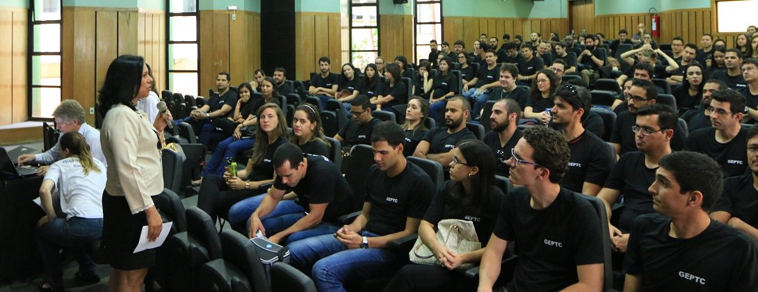 Os primeiros empossados no concurso público da Superintendência de Polícia Técnico-Científica (SPTC), da Secretaria de Segurança Pública, assumiram suas funções neste mês, após treinamento específico de cada área; com a contratação dos 230 novos policiais técnico-científicos, o efetivo da SPTC passa de 331 para 561, aumentando em quase 70% o número de servidores efetivos dessas áreas (Foto: José Barbacena) Os primeiros empossados no concurso público da Superintendência de Polícia Técnico-Científica (SPTC), da Secretaria de Segurança Pública, assumiram suas funções neste mês, após treinamento específico de cada área; com a contratação dos 230 novos policiais técnico-científicos, o efetivo da SPTC passa de 331 para 561, aumentando em quase 70% o número de servidores efetivos dessas áreas