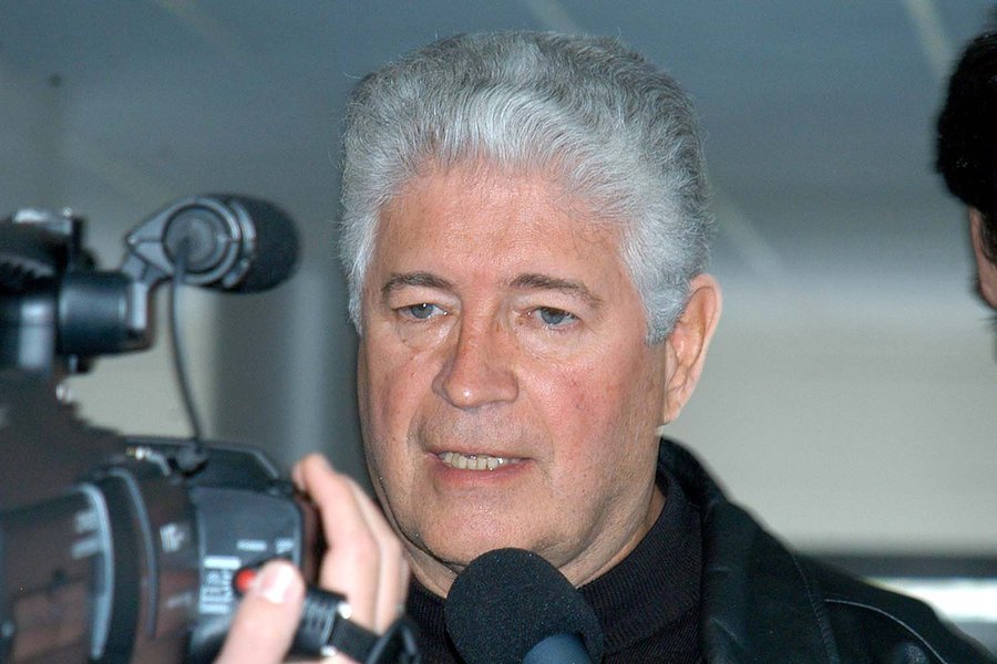 Em entrevista ao programa do DCM na TVT, senador Roberto Requião diz que a convocação de novas eleições é a única maneira de barrar o golpe: “Dilma está sendo submetida a uma farsa revogatória”. “Ela tem condição de voltar se ela se sentar com estes senadores que têm uma base de consciência ética e nacionalista e se propuser a fazer uma mudança suprapartidária, que atenda os objetivos permanentes da nação, descritos na Constituição. Não teria condição de governo com a oposição de 35 partidos. Daí o plebiscito” (Foto: Valter Lima) Em entrevista ao programa do DCM na TVT, senador Roberto Requião diz que a convocação de novas eleições é a única maneira de barrar o golpe: “Dilma está sendo submetida a uma farsa revogatória”. “Ela tem condição de voltar se ela se sentar com estes senadores que têm uma base de consciência ética e nacionalista e se propuser a fazer uma mudança suprapartidária, que atenda os objetivos permanentes da nação, descritos na Constituição. Não teria condição de governo com a oposição de 35 partidos. Daí o plebiscito”