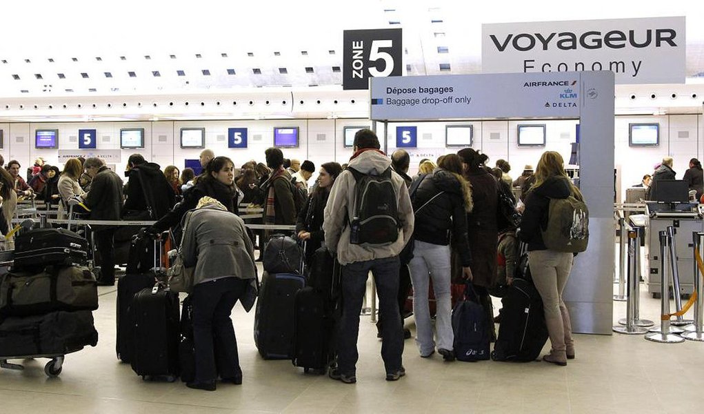 Sindicatos dos controladores aéreos franceses convocaram a décima segunda greve em 13 semanas; principal sindicato da aviação civil disse que a greve reivindica a retirada total da reforma laboral, contestada desde meados de fevereiro; (Foto: Paulo Emílio) Sindicatos dos controladores aéreos franceses convocaram a décima segunda greve em 13 semanas; principal sindicato da aviação civil disse que a greve reivindica a retirada total da reforma laboral, contestada desde meados de fevereiro;