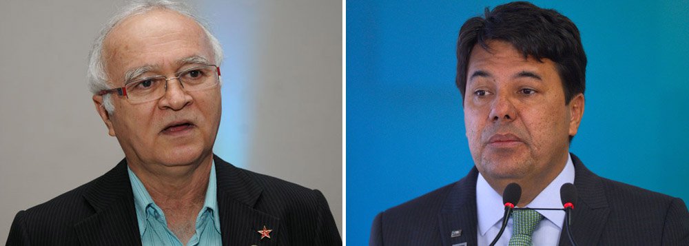 Ministro da Educação, Mendonça Filho (DEM-PE) passou por constrangimento durante evento na sede da Companhia Hidro Elétrica do São Francisco (Chesf), no Recife; ao saudar os presentes, Mendonça também cumprimentou o ex-deputado federal Fernando Ferro (PT), que levantou-se da cadeira e disse que respeitava o ex-colega de parlamento, mas que "não reconhece governo golpista" e nem a forma como o grupo político do ministro chegou ao poder (Foto: Paulo Emílio) Ministro da Educação, Mendonça Filho (DEM-PE) passou por constrangimento durante evento na sede da Companhia Hidro Elétrica do São Francisco (Chesf), no Recife; ao saudar os presentes, Mendonça também cumprimentou o ex-deputado federal Fernando Ferro (PT), que levantou-se da cadeira e disse que respeitava o ex-colega de parlamento, mas que "não reconhece governo golpista" e nem a forma como o grupo político do ministro chegou ao poder