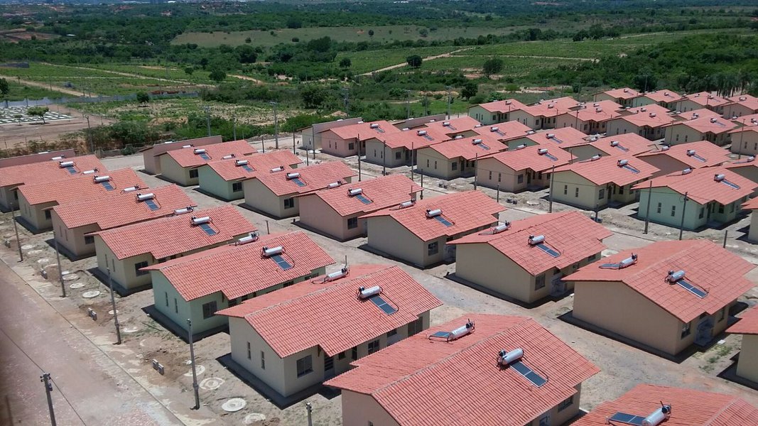 O empreendimento, executado pela Secretaria das Cidades, foi financiado pela Caixa Econômica Federal, por meio do Programa Minha Casa, Minha Vida. O ministro das Cidades do governo interino, Bruno Araújo confirmou a presença no ato de inauguração. (Foto: Fatima 247) O empreendimento, executado pela Secretaria das Cidades, foi financiado pela Caixa Econômica Federal, por meio do Programa Minha Casa, Minha Vida. O ministro das Cidades do governo interino, Bruno Araújo confirmou a presença no ato de inauguração.