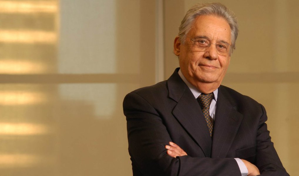 Ex-presidente Fernando Henrique Cardozo (85), foi internado em São Paulo para colocar um marca-passo; FHC chegou ao Hospital do Coração no inicio da manhã desta sábado (9) e deverá ser liberado no final da tarde; procedimento cardíaco será realizado pelo médico da Escola Paulista de Medicina Carlos Alberto Teles (Foto: Paulo Emílio) Ex-presidente Fernando Henrique Cardozo (85), foi internado em São Paulo para colocar um marca-passo; FHC chegou ao Hospital do Coração no inicio da manhã desta sábado (9) e deverá ser liberado no final da tarde; procedimento cardíaco será realizado pelo médico da Escola Paulista de Medicina Carlos Alberto Teles