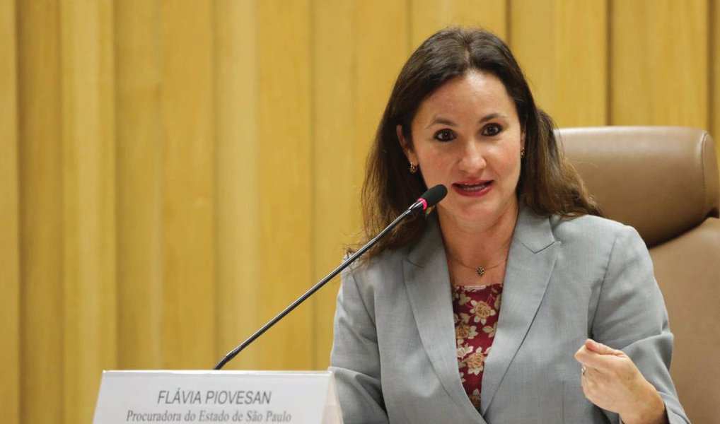 A secretária de Direitos Humanos, Flávia Piovesan, foi constrangida durante a primeira reunião do Conselho Nacional dos Direitos da Criança e do Adolescente; um conselheiro questionou o porquê de ela integrar o governo interino (Foto: Valter Lima) A secretária de Direitos Humanos, Flávia Piovesan, foi constrangida durante a primeira reunião do Conselho Nacional dos Direitos da Criança e do Adolescente; um conselheiro questionou o porquê de ela integrar o governo interino