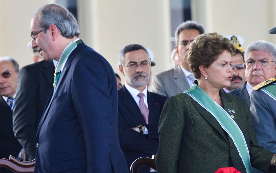 No livro que prepara para lançar no fim deste ano, o ex-deputado Eduardo Cunha (PMDB-RJ) pretende contar como ele, Michel Temer e outras lideranças do PMDB, do PSDB e de vários partidos conspiraram para golpear a democracia brasileira e afastar a presidente Dilma Rousseff; Cunha também prepara um segundo livro, chamado "Delação não premiada", em que ele irá falar sobre o comportamento dos deputados que o traíram na votação da sua cassação; às editoras com quem negocia, Cunha pede um adiantamento de R$ 1 milhão (Foto: Leonardo Attuch) No livro que prepara para lançar no fim deste ano, o ex-deputado Eduardo Cunha (PMDB-RJ) pretende contar como ele, Michel Temer e outras lideranças do PMDB, do PSDB e de vários partidos conspiraram para golpear a democracia brasileira e afastar a presidente Dilma Rousseff; Cunha também prepara um segundo livro, chamado "Delação não premiada", em que ele irá falar sobre o comportamento dos deputados que o traíram na votação da sua cassação; às editoras com quem negocia, Cunha pede um adiantamento de R$ 1 milhão