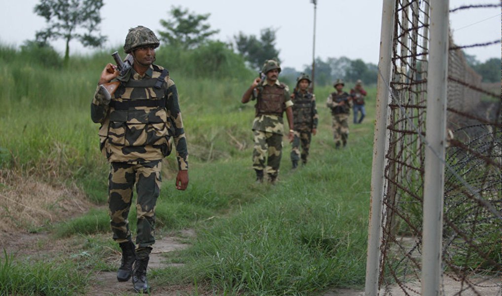 Pelo menos 11 pessoas morreram e outras 200 ficaram feridas nos confrontos entre manifestantes e policiais no estado de Jammu e Caxemira, disputado por Índia e Paquistão; manifestações começaram após Burhan Wani, um comandante do Hizbul Mujahideen, maior grupo islâmico da Caxemira, foi morto junto a outros três extremistas. (Foto: Paulo Emílio) Pelo menos 11 pessoas morreram e outras 200 ficaram feridas nos confrontos entre manifestantes e policiais no estado de Jammu e Caxemira, disputado por Índia e Paquistão; manifestações começaram após Burhan Wani, um comandante do Hizbul Mujahideen, maior grupo islâmico da Caxemira, foi morto junto a outros três extremistas.