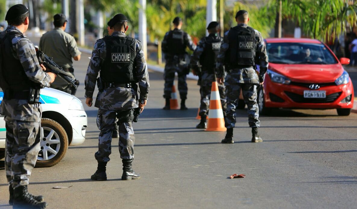 Operação Brasil Central Seguro foi deflagrada no início desta quinta-feira e ocorre simultaneamente nos estados que integram o Consórcio Brasil Central (GO, MT, MS, MA, DF e TO); ação é liderada pelo vice-governador José Eliton e tem como objetivo principal combater o tráfico de drogas nas fronteiras estaduais; já foram cumpridos quatro mandados de prisão temporária, 19 de prisão preventiva e 112 mandados de busca e apreensão (Foto: José Barbacena) Operação Brasil Central Seguro foi deflagrada no início desta quinta-feira e ocorre simultaneamente nos estados que integram o Consórcio Brasil Central (GO, MT, MS, MA, DF e TO); ação é liderada pelo vice-governador José Eliton e tem como objetivo principal combater o tráfico de drogas nas fronteiras estaduais; já foram cumpridos quatro mandados de prisão temporária, 19 de prisão preventiva e 112 mandados de busca e apreensão