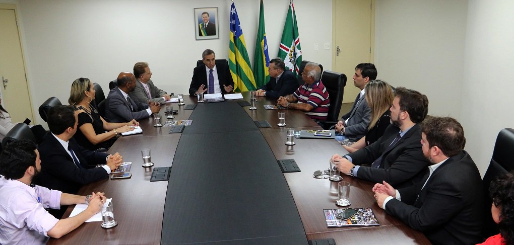 Vice-governador e secretário de Segurança Pública reuniu-se com integrantes de associações e de sindicatos da categoria; ele anunciou despacho favorável da SSPAP à aposentadoria com permanência da integralidade e paridade dos proventos e ao abono de permanência (Foto: José Barbacena) Vice-governador e secretário de Segurança Pública reuniu-se com integrantes de associações e de sindicatos da categoria; ele anunciou despacho favorável da SSPAP à aposentadoria com permanência da integralidade e paridade dos proventos e ao abono de permanência