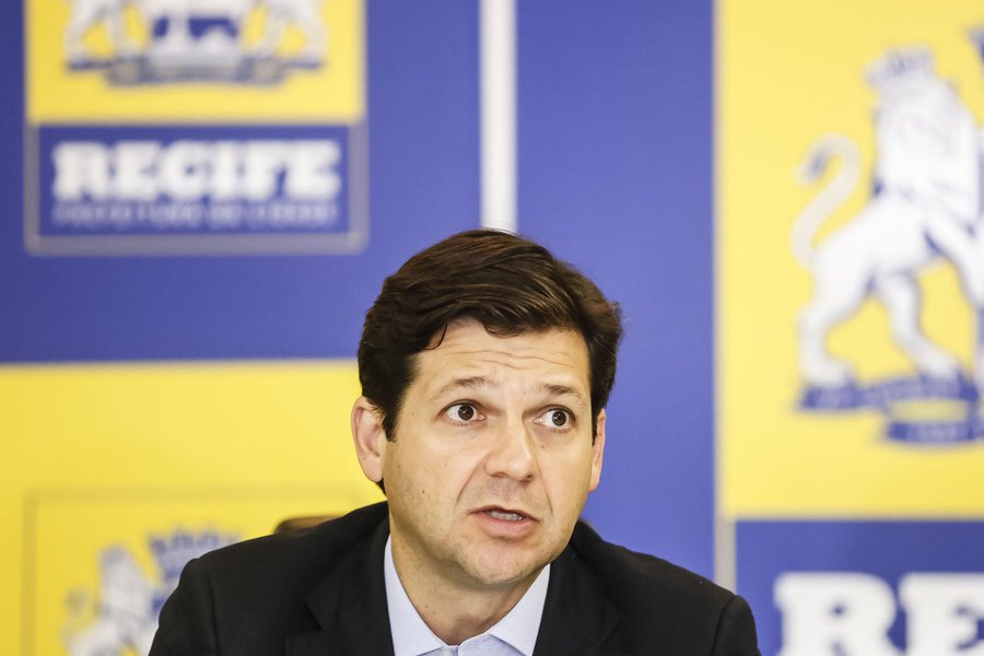 Diretório municipal promove nesta segunda-feira (27), às 17h, no Recife Praia Hotel, no Pina, um evento para oficializar a postulação do prefeito do Recife; ato contará com as presenças já confirmadas da presidente estadual da legenda, Débora Albuquerque, do presidente nacional do PPS, o deputado federal Roberto Freire, e do senador Cristovam Buarque, cotado para disputar a próxima eleição presidencial (Foto: Realle Palazzo-Martini) Diretório municipal promove nesta segunda-feira (27), às 17h, no Recife Praia Hotel, no Pina, um evento para oficializar a postulação do prefeito do Recife; ato contará com as presenças já confirmadas da presidente estadual da legenda, Débora Albuquerque, do presidente nacional do PPS, o deputado federal Roberto Freire, e do senador Cristovam Buarque, cotado para disputar a próxima eleição presidencial