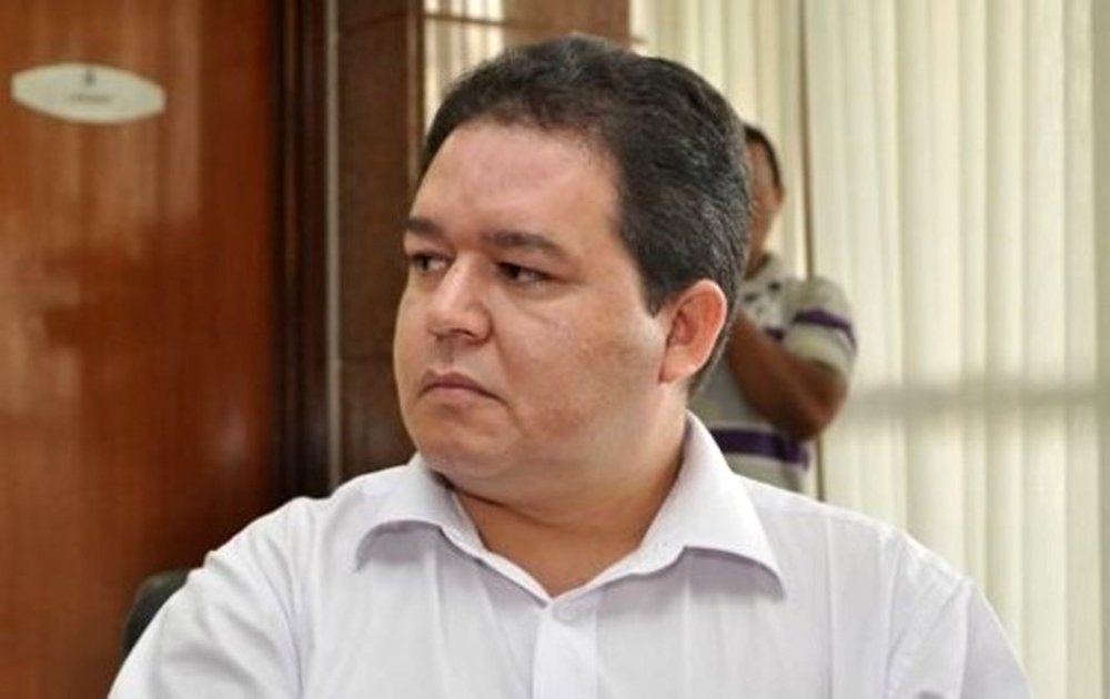 A mobilização organizada pelo Sindicato dos Servidores Públicos no Estado do Tocantins (SISEPETO) para cobrar o pagamento da database dos servidores públicos estaduais ganhou reforço esta semana; dezenas de outdoors foram espalhadas pelos principais pontos de Palmas com o objetivo de reforça que a database é apenas a reposição das perdas salariais tidas com a inflação; “Caso o Governo não tome nenhuma atitude para cumprir com o direito do servidor, a greve geral será uma realidade já a partir de 09 de agosto”, disse o presidente do sindicato, Cleiton Pinheiro (Foto: Leonardo Lucena) A mobilização organizada pelo Sindicato dos Servidores Públicos no Estado do Tocantins (SISEPETO) para cobrar o pagamento da database dos servidores públicos estaduais ganhou reforço esta semana; dezenas de outdoors foram espalhadas pelos principais pontos de Palmas com o objetivo de reforça que a database é apenas a reposição das perdas salariais tidas com a inflação; “Caso o Governo não tome nenhuma atitude para cumprir com o direito do servidor, a greve geral será uma realidade já a partir de 09 de agosto”, disse o presidente do sindicato, Cleiton Pinheiro