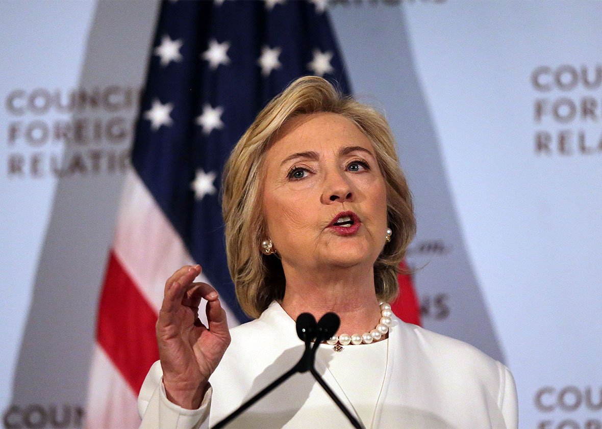 Candidata à presidência dos Estados Unidos pelo Partido Democrata, Hillary Clinton comentou nesta segunda-feira os recentes ataques a bombas em Nova York e Nova Jérsey. Ela disse que é a única candidata capaz de lidar com os "problemas do terrorismo" no país; segundo a candidata, a ameaça do terrorismo "é real", mas acrescentou que também é real sua determinação de lutar contra o terror; "Os americanos não vão se acovardar. Vamos prevalecer. Vamos defender nosso país e derrotar a ideologia do mal, contra os terroristas ", disse Hillary (Foto: Romulo Faro) Candidata à presidência dos Estados Unidos pelo Partido Democrata, Hillary Clinton comentou nesta segunda-feira os recentes ataques a bombas em Nova York e Nova Jérsey. Ela disse que é a única candidata capaz de lidar com os "problemas do terrorismo" no país; segundo a candidata, a ameaça do terrorismo "é real", mas acrescentou que também é real sua determinação de lutar contra o terror; "Os americanos não vão se acovardar. Vamos prevalecer. Vamos defender nosso país e derrotar a ideologia do mal, contra os terroristas ", disse Hillary