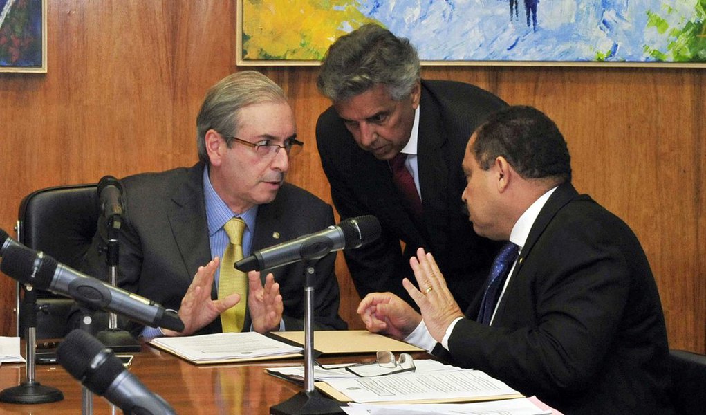 Presidente interino da Câmara, Waldir Maranhão decidiu demitir a chefe de gabinete de Eduardo Cunha e avisou que, assim como Temer fez quando assumiu interinamente o lugar de Dilma Rousseff, quer renovar a equipe toda, segundo a colunista Natuza Nery; a interlocutores ele disse que pretende imprimir sua agenda sem se importar se a interinidade vai durar cinco dias ou dois meses (Foto: Roberta Namour) Presidente interino da Câmara, Waldir Maranhão decidiu demitir a chefe de gabinete de Eduardo Cunha e avisou que, assim como Temer fez quando assumiu interinamente o lugar de Dilma Rousseff, quer renovar a equipe toda, segundo a colunista Natuza Nery; a interlocutores ele disse que pretende imprimir sua agenda sem se importar se a interinidade vai durar cinco dias ou dois meses