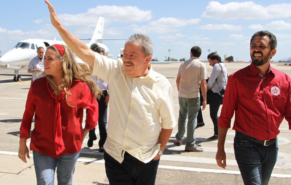 A agenda de Lula na capital cearense previa um jantar de arrecadação de fundos para a campanha da candidata do PT à Prefeitura de Fortaleza. Agora, será um ato de lançamento da pré-candidatura de Luizianne Lins, em local fechado, mas com a ampla participação da militância partidária (Foto: Fatima 247) A agenda de Lula na capital cearense previa um jantar de arrecadação de fundos para a campanha da candidata do PT à Prefeitura de Fortaleza. Agora, será um ato de lançamento da pré-candidatura de Luizianne Lins, em local fechado, mas com a ampla participação da militância partidária