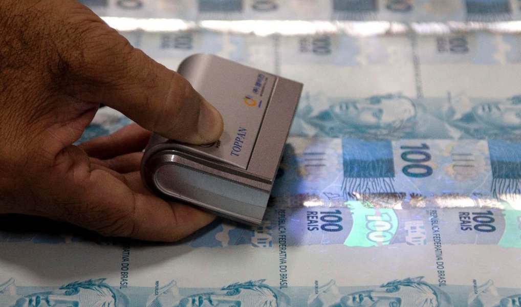 Governo Central (Tesouro Nacional, Previdência Social e Banco Central) registrou o maior déficit primário da história para meses de maio; no mês passado, o resultado ficou negativo em R$ 15,494 bilhões, déficit 91,9% maior que o registrado em maio de 2015 (R$ 8,074 bilhões); no acumulado de 2016, déficit nas contas públicas já chega a R$ 23,770 bilhões ; de janeiro a maio de 2015, a conta estava positiva em R$ 6,488 bilhões; queda da arrecadação provocada pelo agravamento da crise econômica continua a ser a principal causa do aumento do déficit primário (Foto: Aquiles Lins) Governo Central (Tesouro Nacional, Previdência Social e Banco Central) registrou o maior déficit primário da história para meses de maio; no mês passado, o resultado ficou negativo em R$ 15,494 bilhões, déficit 91,9% maior que o registrado em maio de 2015 (R$ 8,074 bilhões); no acumulado de 2016, déficit nas contas públicas já chega a R$ 23,770 bilhões ; de janeiro a maio de 2015, a conta estava positiva em R$ 6,488 bilhões; queda da arrecadação provocada pelo agravamento da crise econômica continua a ser a principal causa do aumento do déficit primário