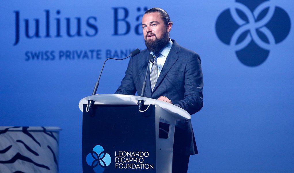 Fundação de caridade do ator Leonardo DiCaprio vai devolver presentes ou doações feitas para ele e para os seus empreendimentos se for constatado que eles vieram do fundo malaio 1MDB, que está sendo investigado por alegações de lavagem de dinheiro, DiCaprio afirmou que estava cooperando com as autoridades dos Estados Unidos para determinar se recursos haviam vindo de fontes questionáveis; Fundação Leonardo DiCaprio, criada em 1998, dá apoio a uma série de projetos ambientais (Foto: Paulo Emílio) Fundação de caridade do ator Leonardo DiCaprio vai devolver presentes ou doações feitas para ele e para os seus empreendimentos se for constatado que eles vieram do fundo malaio 1MDB, que está sendo investigado por alegações de lavagem de dinheiro, DiCaprio afirmou que estava cooperando com as autoridades dos Estados Unidos para determinar se recursos haviam vindo de fontes questionáveis; Fundação Leonardo DiCaprio, criada em 1998, dá apoio a uma série de projetos ambientais
