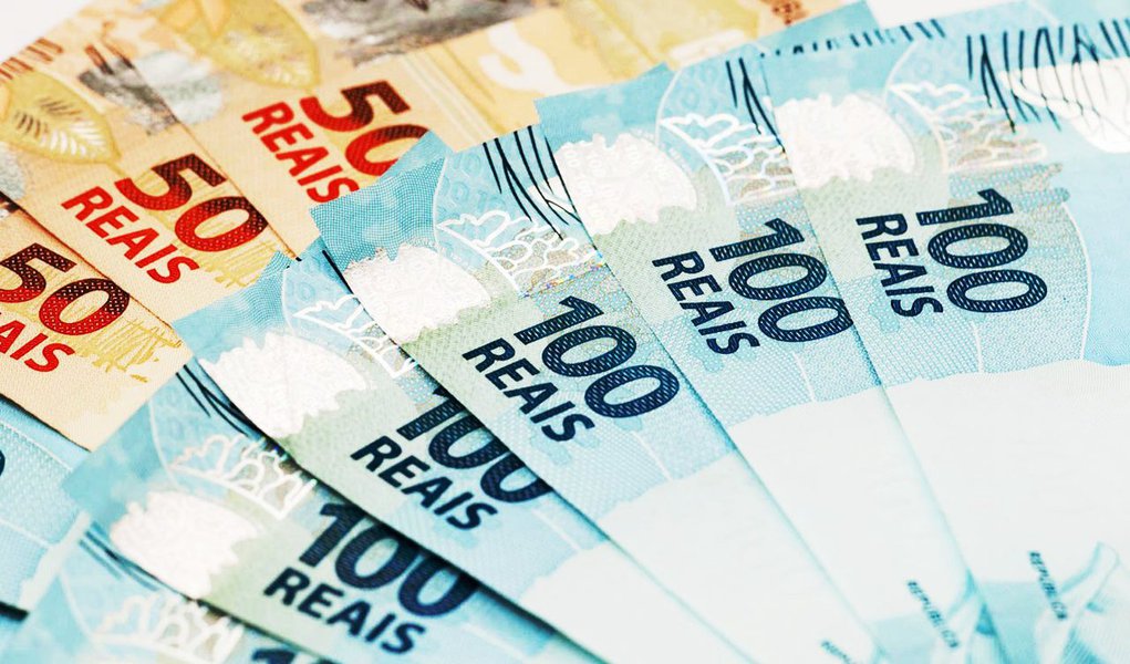 O Ministério Público Federal (MPF) em Irecê, Jequié e Paulo Afonso ajuizaram 85 ações civis públicas contra municípios baianos para que regularizem a divulgação de informações em seus respectivos portais da transparência; o MPF requer multa diária de R$10 mil no caso de administrações municipais não corrigirem as irregularidades; as ações resultam da segunda etapa de monitoramento do projeto nacional Ranking da Transparência, que avalia o cumprimento, por governos estaduais e prefeituras, de normas quanto à publicidade de informações de gastos públicos e disponibilização de canal para pedidos de informação por meio dos sites oficiais ou portais de transparência (Foto: Romulo Faro) O Ministério Público Federal (MPF) em Irecê, Jequié e Paulo Afonso ajuizaram 85 ações civis públicas contra municípios baianos para que regularizem a divulgação de informações em seus respectivos portais da transparência; o MPF requer multa diária de R$10 mil no caso de administrações municipais não corrigirem as irregularidades; as ações resultam da segunda etapa de monitoramento do projeto nacional Ranking da Transparência, que avalia o cumprimento, por governos estaduais e prefeituras, de normas quanto à publicidade de informações de gastos públicos e disponibilização de canal para pedidos de informação por meio dos sites oficiais ou portais de transparência