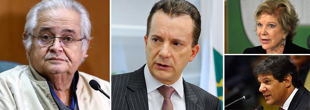 Líder na corrida eleitoral em São Paulo, o deputado Celso Russomanno (PRB-SP) foi delatado pelo ex-deputado Pedro Corrêa como um dos beneficiários do chamado "mensalão"; segundo Corrêa, Russomanno recebia pagamentos regulares do ex-deputado José Janene, do PP, que seria um dos principais operadores do esquema; questionado, Russomanno negou as acusações e disse que seus sigilos bancário e fiscal estão à disposição; na mais recente pesquisa Datafolha, ele apareceu com 34% das intenções de voto, seguido por Marta Suplicy e Fernando Haddad (Foto: Leonardo Attuch) Líder na corrida eleitoral em São Paulo, o deputado Celso Russomanno (PRB-SP) foi delatado pelo ex-deputado Pedro Corrêa como um dos beneficiários do chamado "mensalão"; segundo Corrêa, Russomanno recebia pagamentos regulares do ex-deputado José Janene, do PP, que seria um dos principais operadores do esquema; questionado, Russomanno negou as acusações e disse que seus sigilos bancário e fiscal estão à disposição; na mais recente pesquisa Datafolha, ele apareceu com 34% das intenções de voto, seguido por Marta Suplicy e Fernando Haddad