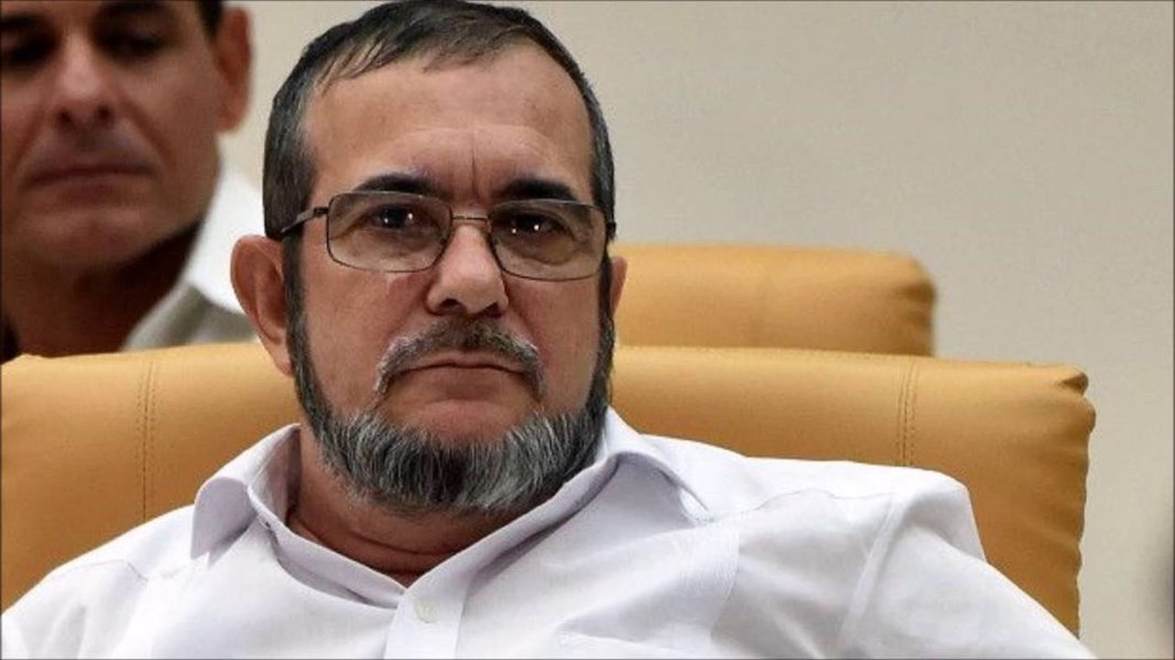 Rebeldes marxistas das Forças Armadas Revolucionárias da Colômbia (Farc) continuarão a lutar por justiça social sob um acordo de paz com o governo da Colômbia, disse o comandante rebelde Rodrigo Londono, que usa o nome de guerra de Timochenko; diante de centenas de combatentes no sul da Colômbia, ele afirmou que as Farc desejam disseminar a mensagem de um partido político desarmado e transformar a nação andina depois de cinco décadas de guerra
(Foto: Leonardo Lucena) Rebeldes marxistas das Forças Armadas Revolucionárias da Colômbia (Farc) continuarão a lutar por justiça social sob um acordo de paz com o governo da Colômbia, disse o comandante rebelde Rodrigo Londono, que usa o nome de guerra de Timochenko; diante de centenas de combatentes no sul da Colômbia, ele afirmou que as Farc desejam disseminar a mensagem de um partido político desarmado e transformar a nação andina depois de cinco décadas de guerra