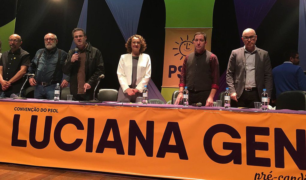 Ao discursar na convenção, a pré-candidata disse que a construção de uma nova alternativa para o país começa pelas cidades e citou questões de segurança pública e saúde de Porto Alegre; ela também exaltou a participação da esquerda na política brasileira: “Temos uma oportunidade gigantesca de afirmação de uma nova esquerda no Brasil”, disse (Foto: Roberta Namour) Ao discursar na convenção, a pré-candidata disse que a construção de uma nova alternativa para o país começa pelas cidades e citou questões de segurança pública e saúde de Porto Alegre; ela também exaltou a participação da esquerda na política brasileira: “Temos uma oportunidade gigantesca de afirmação de uma nova esquerda no Brasil”, disse
