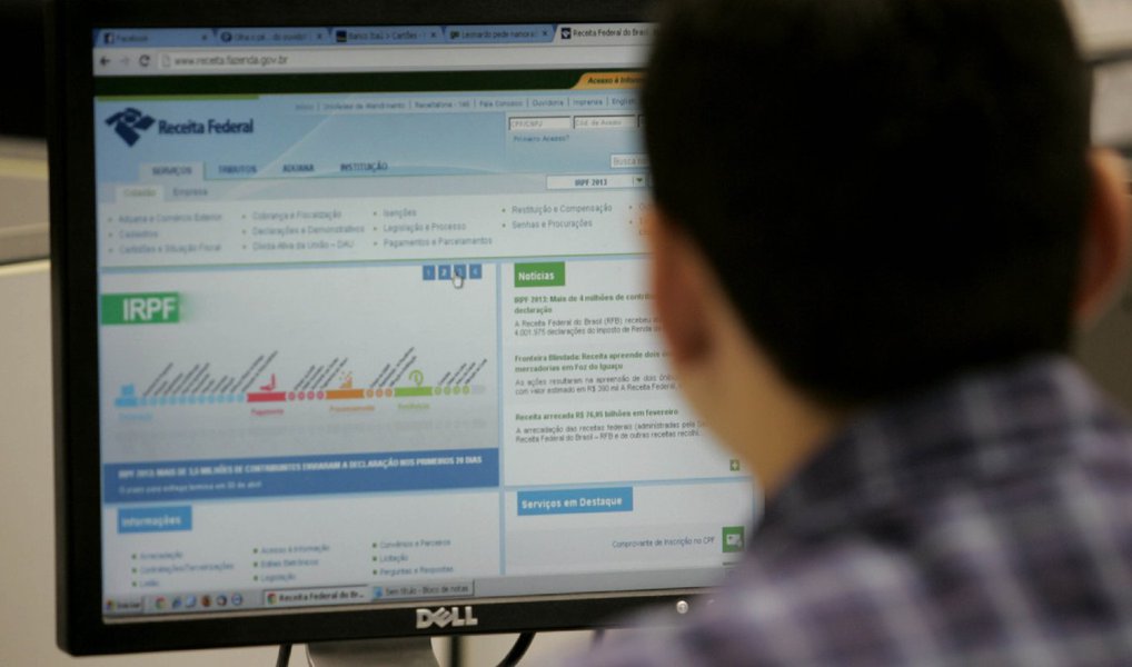 Para os próximos dias será disponibilizado o segundo lote de declarações que receberão a restituição de imposto de renda e já se sabe que mais de 700 mil declarações entregues já caíram na malha fina; E como o contribuinte deve agir quando isso ocorre com ele?; primeira orientação é evitar o pânico e providenciar uma declaração retificadora; se ainda assim houver pendências é necessário saber o que fazer para evitar probemas maiores com o Fisco; conheça aqui uma série de dicas e orientações sobre o assunto (Foto: Paulo Emílio) Para os próximos dias será disponibilizado o segundo lote de declarações que receberão a restituição de imposto de renda e já se sabe que mais de 700 mil declarações entregues já caíram na malha fina; E como o contribuinte deve agir quando isso ocorre com ele?; primeira orientação é evitar o pânico e providenciar uma declaração retificadora; se ainda assim houver pendências é necessário saber o que fazer para evitar probemas maiores com o Fisco; conheça aqui uma série de dicas e orientações sobre o assunto