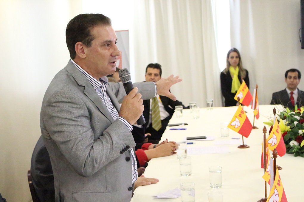 Segundo colocado nas pesquisas e com imagem sem muitos desgastes, empresário Vanderlan Cardoso (PSB) é procurado para alianças na disputa pela prefeitura da Capital; base marconista intensificou contato com aliados de Vanderlan e espera um sinal mais contundente para fechar acordo; deputado Daniel Vilela disse que o PMDB deve apoiar Vanderlan caso o partido não lance candidato próprio a prefeito de Goiânia (Foto: José Barbacena) Segundo colocado nas pesquisas e com imagem sem muitos desgastes, empresário Vanderlan Cardoso (PSB) é procurado para alianças na disputa pela prefeitura da Capital; base marconista intensificou contato com aliados de Vanderlan e espera um sinal mais contundente para fechar acordo; deputado Daniel Vilela disse que o PMDB deve apoiar Vanderlan caso o partido não lance candidato próprio a prefeito de Goiânia