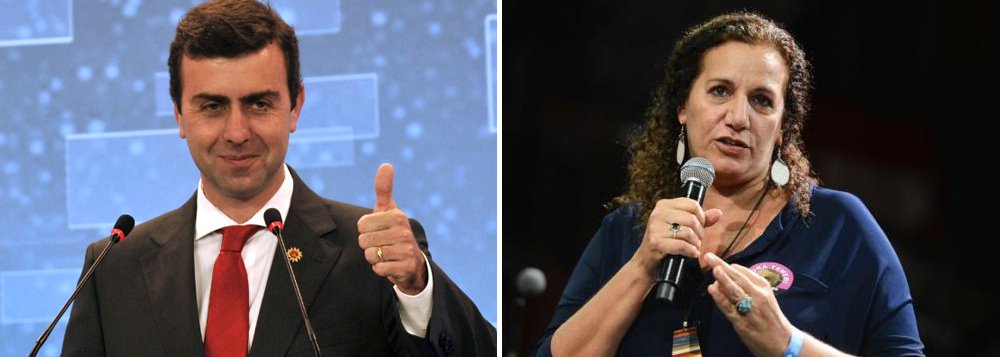 Plataforma digital de estudos de tendência Dizgoo aponta Marcelo Freixo (PSOL) com 20,82% da preferência dos eleitores, empatado com o número de indecisos, e à frente de Jandira Feghali (PCdoB), que na semana passada recebeu o apoio do ex-presidente Lula e agora tem 12,97% das intenções de voto; em seguida, aparecem os senadores Marcelo Crivella (PRB) e Romário (PSB), ambos com 10,92%; Alessandro Molon (Rede) está com 9,22%, Pedro Paulo (PMDB), 6,14%, Rodrigo Maia (DEM), 4,78%, e Índio da Costa (PSD), 3,41% (Foto: Roberta Namour) Plataforma digital de estudos de tendência Dizgoo aponta Marcelo Freixo (PSOL) com 20,82% da preferência dos eleitores, empatado com o número de indecisos, e à frente de Jandira Feghali (PCdoB), que na semana passada recebeu o apoio do ex-presidente Lula e agora tem 12,97% das intenções de voto; em seguida, aparecem os senadores Marcelo Crivella (PRB) e Romário (PSB), ambos com 10,92%; Alessandro Molon (Rede) está com 9,22%, Pedro Paulo (PMDB), 6,14%, Rodrigo Maia (DEM), 4,78%, e Índio da Costa (PSD), 3,41%
