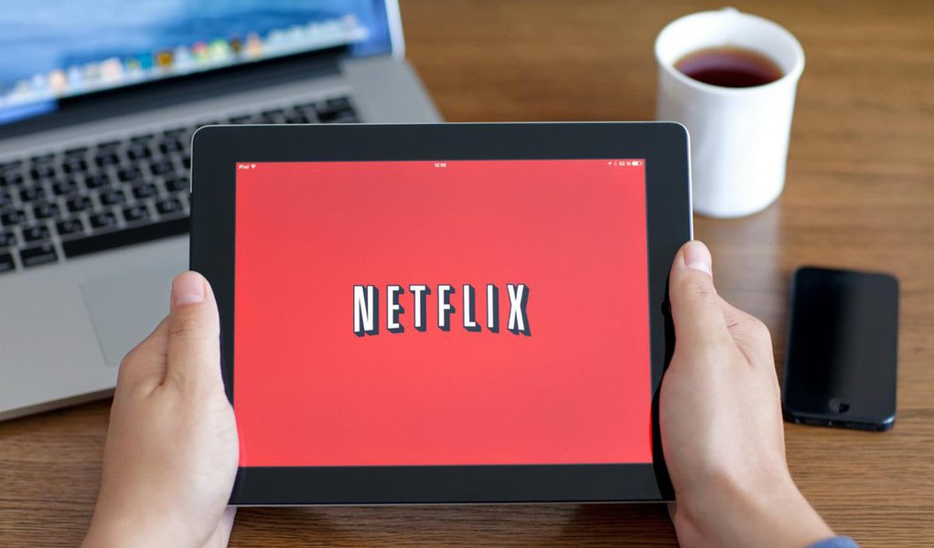Apesar de tanta incerteza nos cenário econômico, existem casos que explicam melhor como esse mercado do empreendedorismo funciona, o lado positivo e algumas lições importantes para empreendedores – e, a partir disso, diversos filmes e documentários foram pensados para inspirar os futuros empreendedores; alguns deles são Wall Street – Poder e Cobiça, no qual Charlie Sheen interpreta um corretor da bolsa de valores que sonha em conhecer o milionário Gordon Gekko; outro filme é A Rede Social, que mostra como a maior rede social do mundo e também uma das maiores empresas de tecnologia, o Facebook, foi criado quando Mark Zuckerberg ainda estudava em Harvard (Foto: Leonardo Lucena) Apesar de tanta incerteza nos cenário econômico, existem casos que explicam melhor como esse mercado do empreendedorismo funciona, o lado positivo e algumas lições importantes para empreendedores – e, a partir disso, diversos filmes e documentários foram pensados para inspirar os futuros empreendedores; alguns deles são Wall Street – Poder e Cobiça, no qual Charlie Sheen interpreta um corretor da bolsa de valores que sonha em conhecer o milionário Gordon Gekko; outro filme é A Rede Social, que mostra como a maior rede social do mundo e também uma das maiores empresas de tecnologia, o Facebook, foi criado quando Mark Zuckerberg ainda estudava em Harvard
