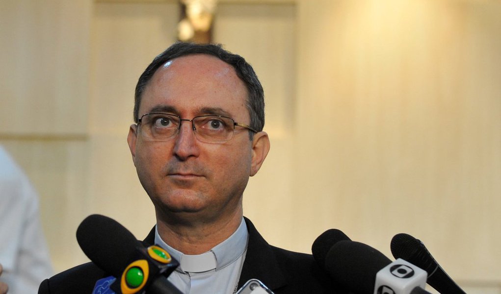 Papa Francisco anunciou que nomeará 17 novos cardeais, sendo que 13 deles terão poder de voto em um próximo consistório (reunião de cardeais para dar assistência ao papa em suas decisões); na lista, há o brasileiro dom Sérgio da Rocha, arcebispo de Brasília; "Estou feliz de anunciar que no dia 19 de novembro, sábado, na vigília de encerramento do Jubileu, haverá um consistório para a nomeação de 13 novos cardeais eleitores, de 11 nações", afirmou Francisco (Foto: Paulo Emílio) Papa Francisco anunciou que nomeará 17 novos cardeais, sendo que 13 deles terão poder de voto em um próximo consistório (reunião de cardeais para dar assistência ao papa em suas decisões); na lista, há o brasileiro dom Sérgio da Rocha, arcebispo de Brasília; "Estou feliz de anunciar que no dia 19 de novembro, sábado, na vigília de encerramento do Jubileu, haverá um consistório para a nomeação de 13 novos cardeais eleitores, de 11 nações", afirmou Francisco