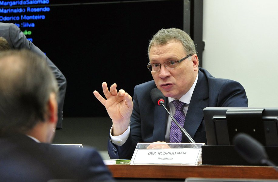 Ex-ministro da Justiça e procurador da República critica o impacto negativo da Lava Jato sobre a economia; com experiência no exterior, ele diz que outros países conseguem combater a corrupção empresarial e governamental sem destruir as grandes empresas; “No Brasil a gente entrega os nossos ativos com uma facilidade impressionante. Isso ocorre, principalmente, porque essa garotada do Ministério Público não tem a mínima noção de economia” (Foto: Realle Palazzo-Martini) Ex-ministro da Justiça e procurador da República critica o impacto negativo da Lava Jato sobre a economia; com experiência no exterior, ele diz que outros países conseguem combater a corrupção empresarial e governamental sem destruir as grandes empresas; “No Brasil a gente entrega os nossos ativos com uma facilidade impressionante. Isso ocorre, principalmente, porque essa garotada do Ministério Público não tem a mínima noção de economia”