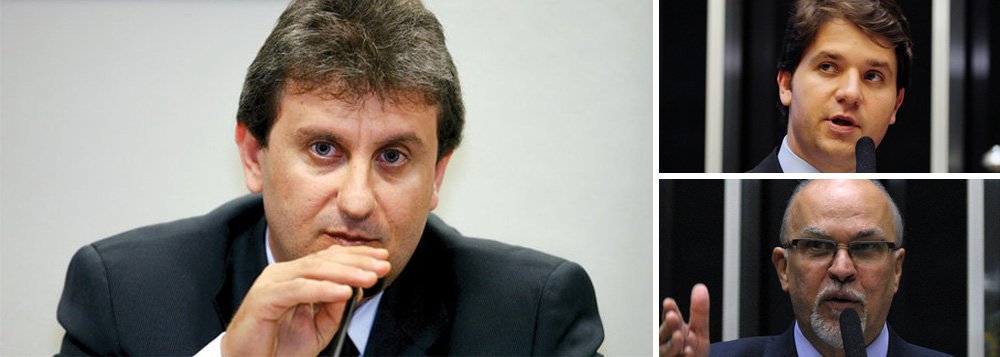 O carregador de malas de dinheiro de Alberto Youssef, Rafael Ângulo Lopez afirmou em depoimento na Operação Lava Jato que os ex-deputados baianos Luiz Argôlo e Mário Negromonte (também ex-ministro das Cidades) iam aos escritórios do doleiro, em São Paulo, buscar dinheiro em espécie; Lopez confirmou ainda que entregou envelopes na sede da Odebrecht referente a valores movimentados no exterior; quem também ia buscar 'dinheiro vivo' era o ex-deputado pernambucano Pedro Corrêa; os três eram filiados ao Partido Progressista (PP) na época dos recebimentos (Foto: Romulo Faro) O carregador de malas de dinheiro de Alberto Youssef, Rafael Ângulo Lopez afirmou em depoimento na Operação Lava Jato que os ex-deputados baianos Luiz Argôlo e Mário Negromonte (também ex-ministro das Cidades) iam aos escritórios do doleiro, em São Paulo, buscar dinheiro em espécie; Lopez confirmou ainda que entregou envelopes na sede da Odebrecht referente a valores movimentados no exterior; quem também ia buscar 'dinheiro vivo' era o ex-deputado pernambucano Pedro Corrêa; os três eram filiados ao Partido Progressista (PP) na época dos recebimentos