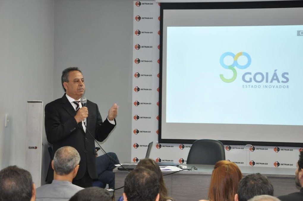 Com objetivo de incentivar o desenvolvimento do setor de tecnologia local e buscar soluções que gerem impactos positivos no trânsito, o Detran-GO lançou nesta segunda-feira o I Prêmio Detran de Incentivo à Inovação; serão escolhidos projetos ou planos de negócios inovadores que promovam a interação entre os usuários e a autarquia e que tragam alternativas que possam contribuir com a mobilidade urbana; edital com a regras do concurso e os prazos de inscrição será lançado no início de outubro (Foto: José Barbacena) Com objetivo de incentivar o desenvolvimento do setor de tecnologia local e buscar soluções que gerem impactos positivos no trânsito, o Detran-GO lançou nesta segunda-feira o I Prêmio Detran de Incentivo à Inovação; serão escolhidos projetos ou planos de negócios inovadores que promovam a interação entre os usuários e a autarquia e que tragam alternativas que possam contribuir com a mobilidade urbana; edital com a regras do concurso e os prazos de inscrição será lançado no início de outubro