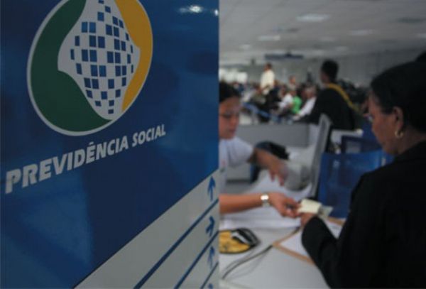 Nos últimos cinco anos, desonerações concedidas pelo governo aos empresários retiraram mais de R$ 201 bilhões dos cofres da Previdência. Reformar para garantir a sustentabilidade do sistema é muito diferente de sucatear (Foto: Ricardo Flaitt) Nos últimos cinco anos, desonerações concedidas pelo governo aos empresários retiraram mais de R$ 201 bilhões dos cofres da Previdência. Reformar para garantir a sustentabilidade do sistema é muito diferente de sucatear