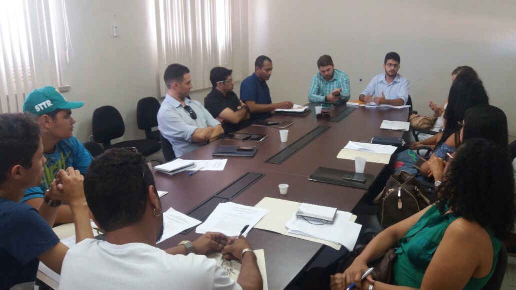A nova mesa diretora do Conselho Estadual da Juventude de Sergipe foi empossada nesta sexta-feira (22); o novo presidente do colegiado é o representante da sociedade civil, Nicolas Antunes, militante de movimentos sociais, que iniciou sua trajetória no movimento estudantil secundarista; a vice-presidência foi ocupada por Amandy Felix; o novo presidente disse que "honrará o exercício do seu mandato, lutando por avanços nas políticas de juventude" (Foto: Valter Lima) A nova mesa diretora do Conselho Estadual da Juventude de Sergipe foi empossada nesta sexta-feira (22); o novo presidente do colegiado é o representante da sociedade civil, Nicolas Antunes, militante de movimentos sociais, que iniciou sua trajetória no movimento estudantil secundarista; a vice-presidência foi ocupada por Amandy Felix; o novo presidente disse que "honrará o exercício do seu mandato, lutando por avanços nas políticas de juventude"