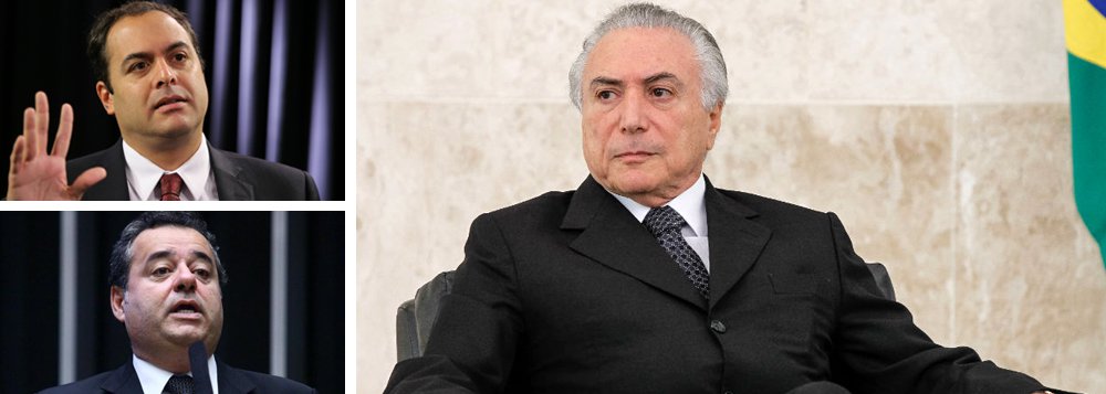 Negativas do governo em liberar novos recursos para o Norte e o Nordeste e o fato de Pernambuco ter ficado fora do pacote de concessões fizeram com que aliados do governador Paulo Câmara (PSB) subissem o tom contra Michel Temer; "Eu quero crer que isso não sinaliza a reedição de uma política discriminatória, preconceituosa, contra a Região. Já vimos esse filme antes e Pernambuco não vai aceitar esse tipo de conduta", disse o deputado federal Danilo Cabral (PSB-PE); até os ministros pernambucanos foram acusados de não defender os interesses do Estado (Foto: Paulo Emílio) Negativas do governo em liberar novos recursos para o Norte e o Nordeste e o fato de Pernambuco ter ficado fora do pacote de concessões fizeram com que aliados do governador Paulo Câmara (PSB) subissem o tom contra Michel Temer; "Eu quero crer que isso não sinaliza a reedição de uma política discriminatória, preconceituosa, contra a Região. Já vimos esse filme antes e Pernambuco não vai aceitar esse tipo de conduta", disse o deputado federal Danilo Cabral (PSB-PE); até os ministros pernambucanos foram acusados de não defender os interesses do Estado