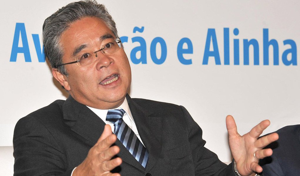 “Foi o primeiro empresário que conheci e que eu vi ali na hora. Se fosse o da Rede Globo, poderia ter pedido para a Rede Globo. Se tivesse aparecido do Pão de Açúcar, seria para o Pão de Açúcar. Tentamos achar outras alternativas, mas não foi possível”, disse Paulo Okamotto, presidente do Instituto Lula; “Eu realmente pedi para a OAS e, se isso for um crime, então você me fala qual a pena que eu sou obrigado a cumprir porque eu sempre disse que fui pedir apoio para a OAS”, explicou (Foto: Valter Lima) “Foi o primeiro empresário que conheci e que eu vi ali na hora. Se fosse o da Rede Globo, poderia ter pedido para a Rede Globo. Se tivesse aparecido do Pão de Açúcar, seria para o Pão de Açúcar. Tentamos achar outras alternativas, mas não foi possível”, disse Paulo Okamotto, presidente do Instituto Lula; “Eu realmente pedi para a OAS e, se isso for um crime, então você me fala qual a pena que eu sou obrigado a cumprir porque eu sempre disse que fui pedir apoio para a OAS”, explicou