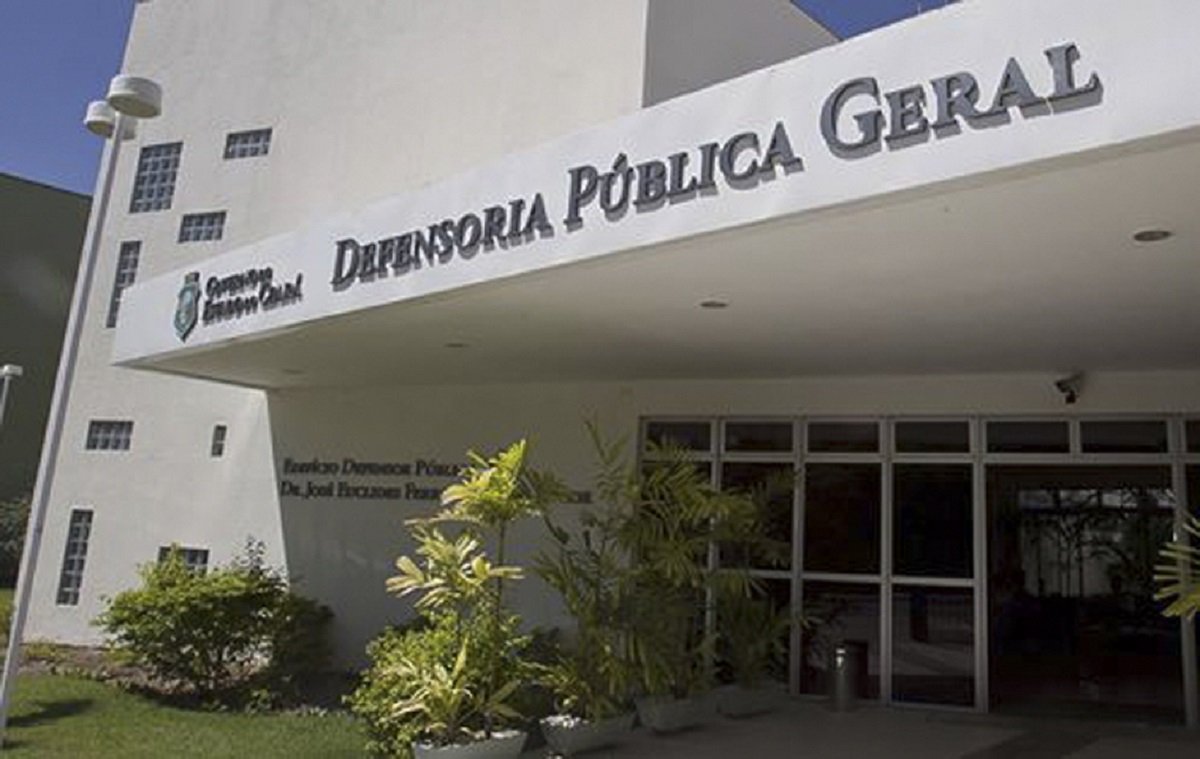 Os defensores públicos estaduais realizam assembleia geral extraordinária, na próxima quinta-feira, dia 20 de outubro, para discutir sobre as estratégias de luta pela aprovação do projeto de lei que equipara os salários dos defensores públicos ao de juízes e procuradores e prevê melhorias nos serviços prestados à população. A categoria vai deliberar sobre paralisações e até a possibilidade de decretação de estado de greve. O projeto se encontra na Assembleia Legislativa esperando votação (Foto: Fatima 247) Os defensores públicos estaduais realizam assembleia geral extraordinária, na próxima quinta-feira, dia 20 de outubro, para discutir sobre as estratégias de luta pela aprovação do projeto de lei que equipara os salários dos defensores públicos ao de juízes e procuradores e prevê melhorias nos serviços prestados à população. A categoria vai deliberar sobre paralisações e até a possibilidade de decretação de estado de greve. O projeto se encontra na Assembleia Legislativa esperando votação