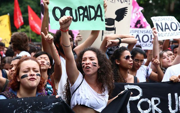Aqueles que defendem a "Escola Sem Partido" talvez não conheçam a força do movimento estudantil secundarista. Os estudantes têm opinião e defendem, acima de tudo, a democracia e a liberdade. Por isso seguiremos nas escolas, nas redes e nas ruas denunciando o caráter autoritário deste projeto e lutando pela escola dos nossos sonhos (Foto: Camila Lanes) Aqueles que defendem a "Escola Sem Partido" talvez não conheçam a força do movimento estudantil secundarista. Os estudantes têm opinião e defendem, acima de tudo, a democracia e a liberdade. Por isso seguiremos nas escolas, nas redes e nas ruas denunciando o caráter autoritário deste projeto e lutando pela escola dos nossos sonhos