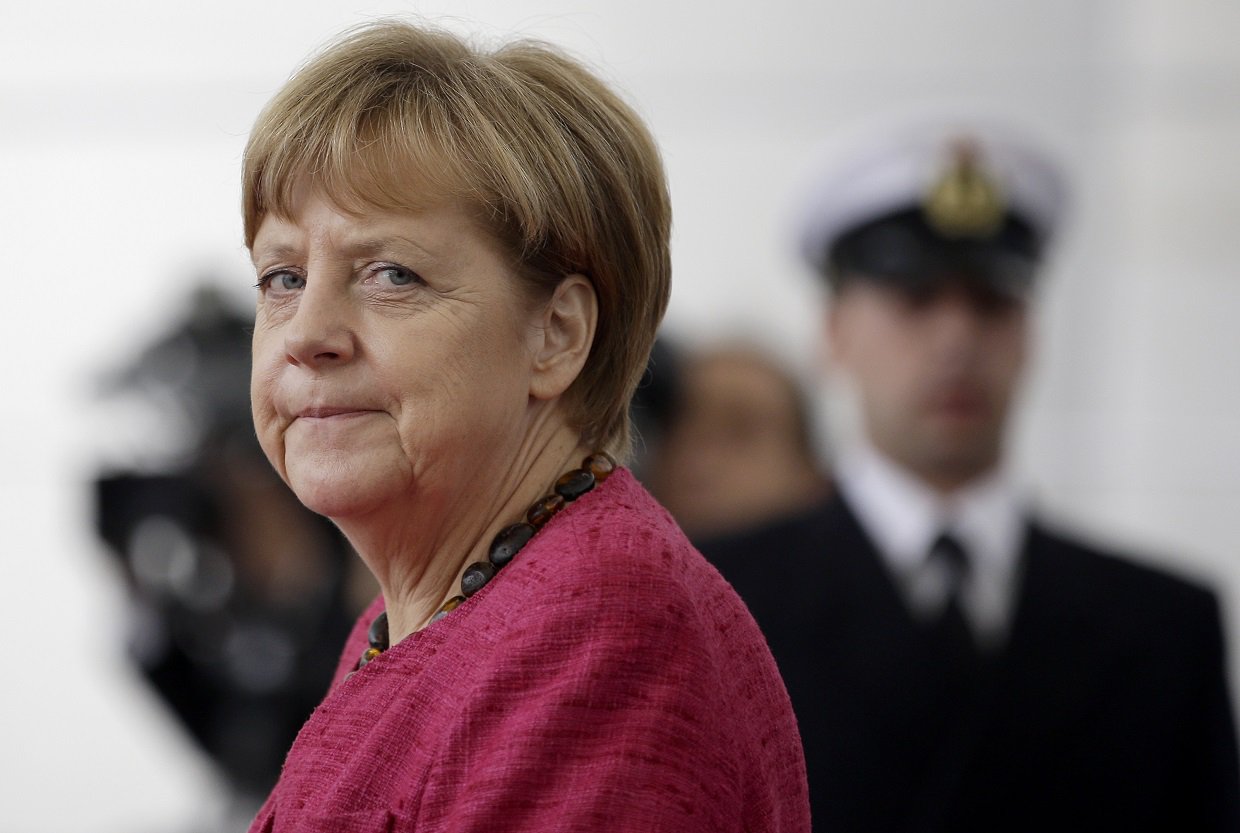 Chanceler alemã disse neste sábado (25) que cabe ao governo de Londres anunciar qual o procedimento que irá adotar para deixar a União Europeia: "As negociações não podem durar para sempre, mas depende do Reino Unido dar esses passos"; em reunião realizada em Berlim, chanceleres dos seis países fundadores da União Europeia pediram que a saída do Reino Unido do bloco aconteça o quanto antes; ministros das Relações Exteriores de Alemanha, Itália, Holanda, França, e de Luxemburgo se encontraram para discutir os efeitos da saída britânica (Foto: Realle Palazzo-Martini) Chanceler alemã disse neste sábado (25) que cabe ao governo de Londres anunciar qual o procedimento que irá adotar para deixar a União Europeia: "As negociações não podem durar para sempre, mas depende do Reino Unido dar esses passos"; em reunião realizada em Berlim, chanceleres dos seis países fundadores da União Europeia pediram que a saída do Reino Unido do bloco aconteça o quanto antes; ministros das Relações Exteriores de Alemanha, Itália, Holanda, França, e de Luxemburgo se encontraram para discutir os efeitos da saída britânica
