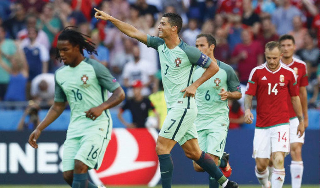 Cristiano Ronaldo e Nani marcaram um gol logo após o outro no início do segundo tempo para dar a Portugal a vitória por 2 x 0 sobre o País de Gales na primeira semifinal da Eurocopa de 2016 e levar a equipe à final do torneio; Portugal, que já havia chegado à final da Eurocopa em 2004, quando foi derrotado em casa pela Grécia, enfrentará França ou Alemanha na decisão do campeonato (Foto: Valter Lima) Cristiano Ronaldo e Nani marcaram um gol logo após o outro no início do segundo tempo para dar a Portugal a vitória por 2 x 0 sobre o País de Gales na primeira semifinal da Eurocopa de 2016 e levar a equipe à final do torneio; Portugal, que já havia chegado à final da Eurocopa em 2004, quando foi derrotado em casa pela Grécia, enfrentará França ou Alemanha na decisão do campeonato