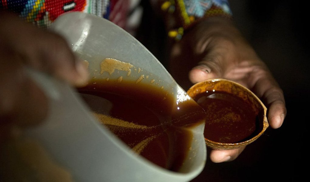 A II Conferência Mundial da Ayahuasca segue sua programação nesta terça-feira, 18, na Universidade Federal do Acre (Ufac); evento vai até o próximo dia 22 e contará com mesas redondas, palestras e exibições de filmes; ao longo do dia, haverá, ainda, mesas-redondas sobre política e sustentabilidade voltadas para o âmbito das plantas da amazônia e desafios da globalização, além do encontro sobre religião, no qual será abordada a construção da credibilidade (Foto: Aquiles Lins) A II Conferência Mundial da Ayahuasca segue sua programação nesta terça-feira, 18, na Universidade Federal do Acre (Ufac); evento vai até o próximo dia 22 e contará com mesas redondas, palestras e exibições de filmes; ao longo do dia, haverá, ainda, mesas-redondas sobre política e sustentabilidade voltadas para o âmbito das plantas da amazônia e desafios da globalização, além do encontro sobre religião, no qual será abordada a construção da credibilidade