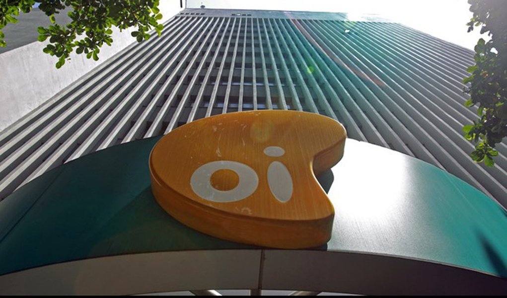 Agência Nacional de Telecomunicações (Anatel) afirmou que o grupo de telecomunicações em recuperação judicial deve à autarquia mais de R$ 20 bilhões em multas e outras obrigações; segundo a Anatel, a Oi deve R$ 14,5 bilhões de reais em multas e mais R$ 5,6 bilhões em créditos tributários e "de outras naturezas"; operadora está tentando conseguir permissão para trocar parte das multas por obrigações de investimentos em sua própria rede, em um caso que está sendo avaliado pelo Tribunal de Contas da União (TCU) (Foto: Paulo Emílio) Agência Nacional de Telecomunicações (Anatel) afirmou que o grupo de telecomunicações em recuperação judicial deve à autarquia mais de R$ 20 bilhões em multas e outras obrigações; segundo a Anatel, a Oi deve R$ 14,5 bilhões de reais em multas e mais R$ 5,6 bilhões em créditos tributários e "de outras naturezas"; operadora está tentando conseguir permissão para trocar parte das multas por obrigações de investimentos em sua própria rede, em um caso que está sendo avaliado pelo Tribunal de Contas da União (TCU)
