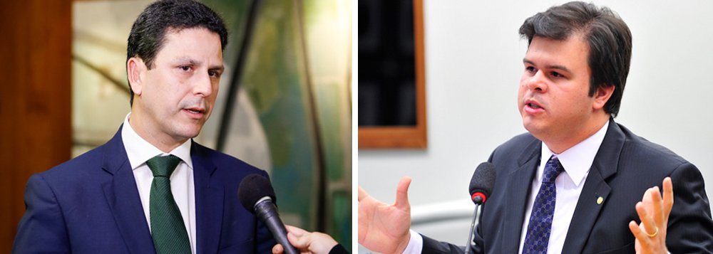 Michel Temer assinou as exonerações temporárias dos ministros Bruno Araújo, do Ministério das Cidades, e Fernando Coelho Filho, do Ministério de Minas e Energia, permitindo que os dois ministros retomem seus mandatos de deputados federais para participarem da sessão da Câmara desta segunda-feira (10), quando será votada a Proposta de Emenda à Constituição (PEC) 241 de 2016, que prevê um teto para os gastos públicos; governo espera contar com mais de 350 votos para garantir a proposta (Foto: Paulo Emílio) Michel Temer assinou as exonerações temporárias dos ministros Bruno Araújo, do Ministério das Cidades, e Fernando Coelho Filho, do Ministério de Minas e Energia, permitindo que os dois ministros retomem seus mandatos de deputados federais para participarem da sessão da Câmara desta segunda-feira (10), quando será votada a Proposta de Emenda à Constituição (PEC) 241 de 2016, que prevê um teto para os gastos públicos; governo espera contar com mais de 350 votos para garantir a proposta